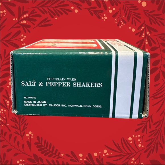 VINTAGE Christmas Holiday Porcelain Salt and Pepper Shakers NWB Made in Japan - Picture 2 of 8